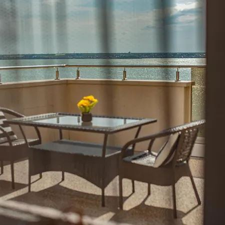 Diamond Oasis Summerland * Mamaia