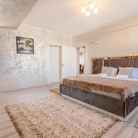 Diamond Oasis Summerland Apartment