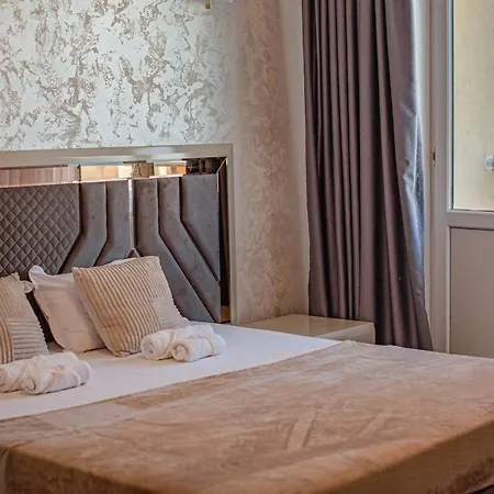 Diamond Oasis Summerland * Mamaia