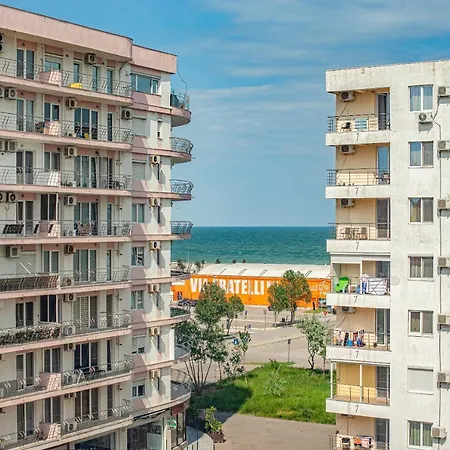 Diamond Oasis Summerland Apartment