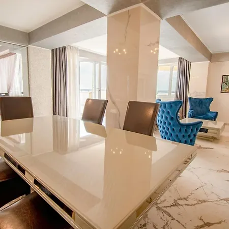 Diamond Oasis Summerland * Mamaia